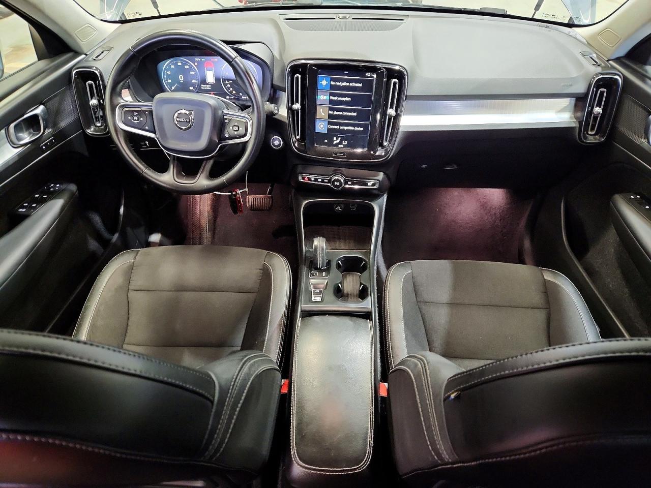 2020 VOLVO XC40