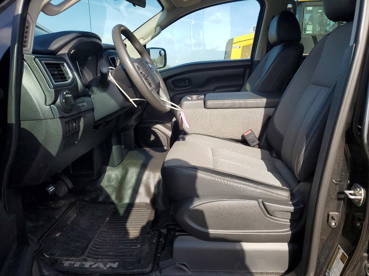 2017 NISSAN TITAN