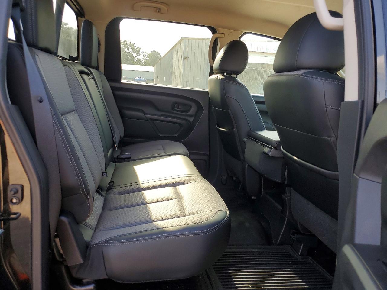 2017 NISSAN TITAN