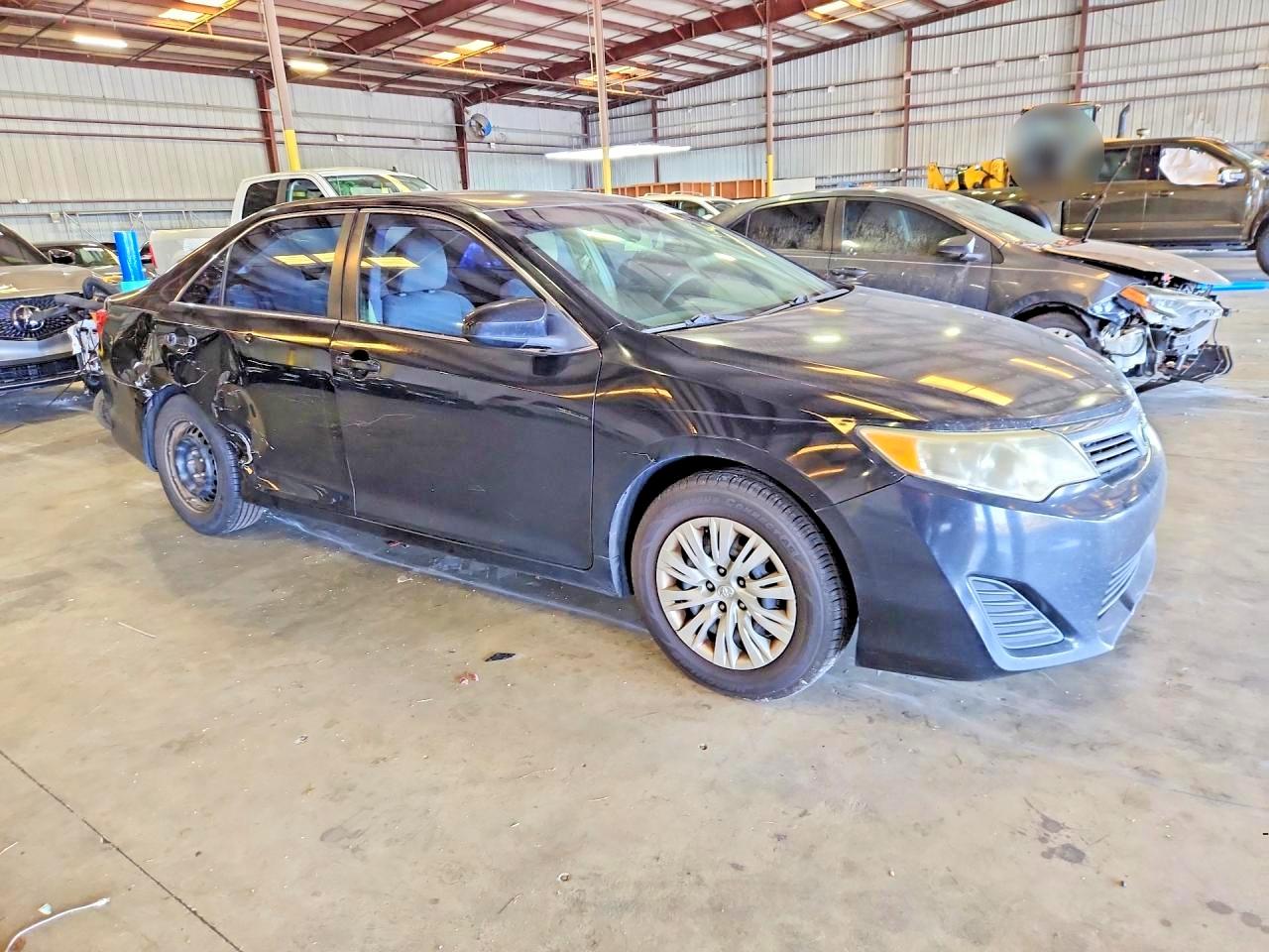 2014 TOYOTA CAMRY