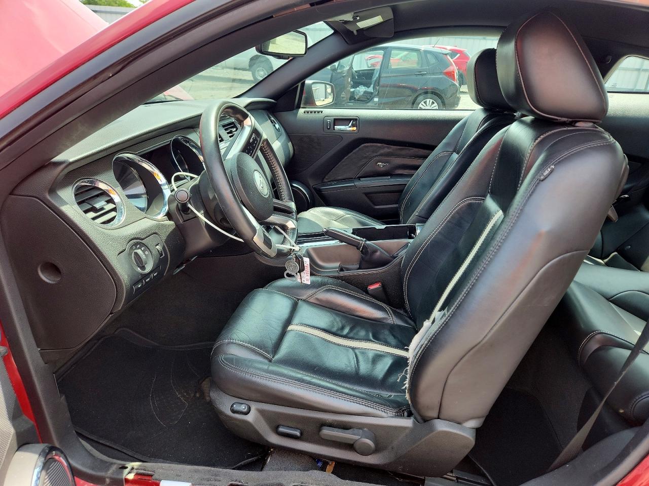 2011 FORD MUSTANG