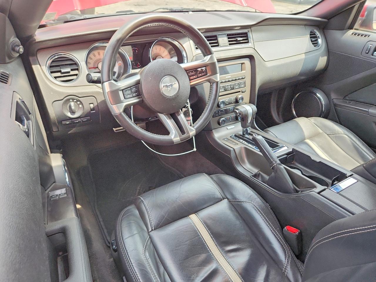 2011 FORD MUSTANG