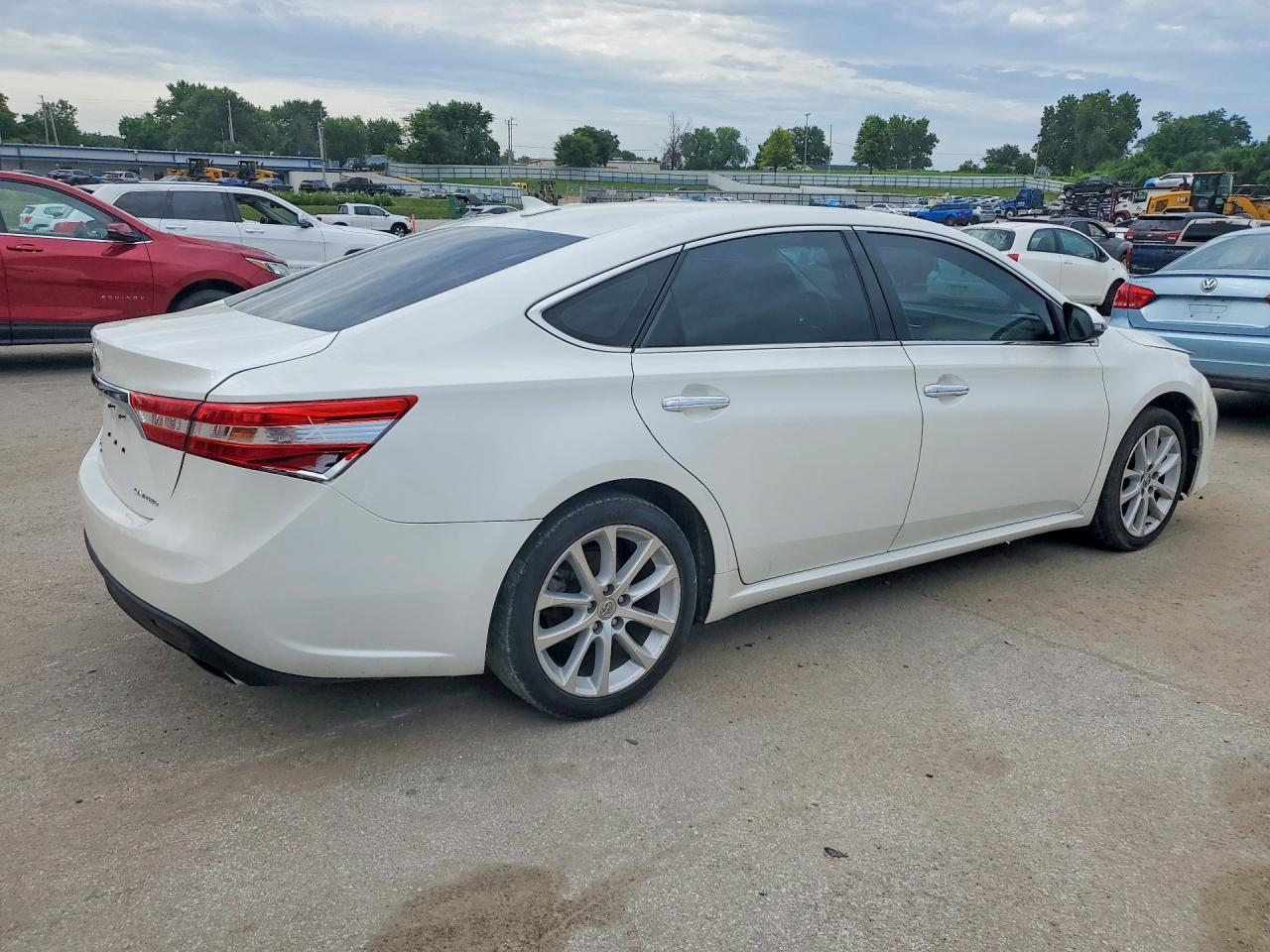 2013 TOYOTA AVALON