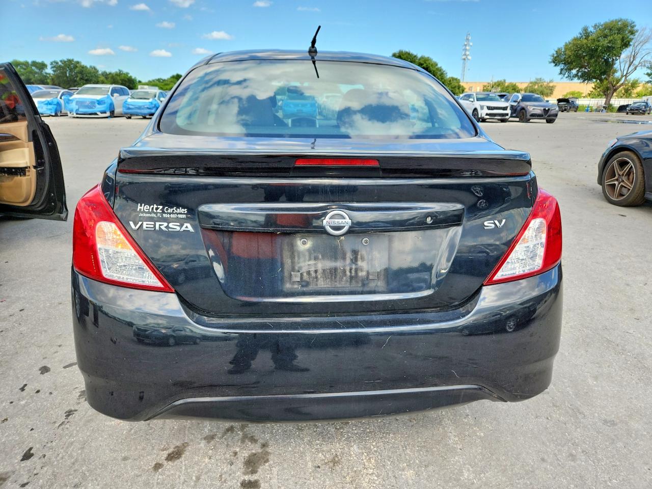 2017 NISSAN VERSA