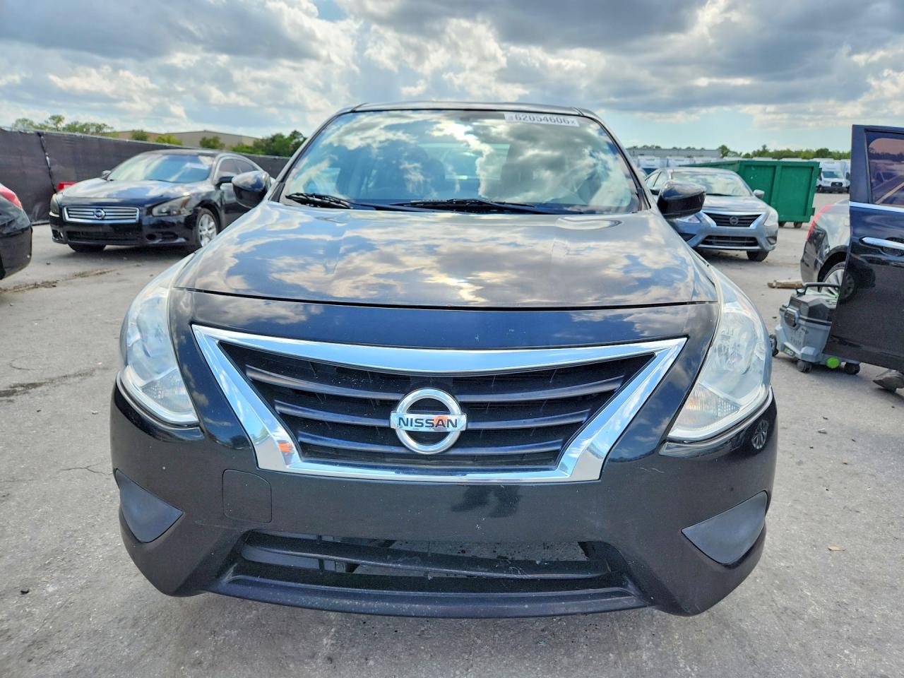 2017 NISSAN VERSA
