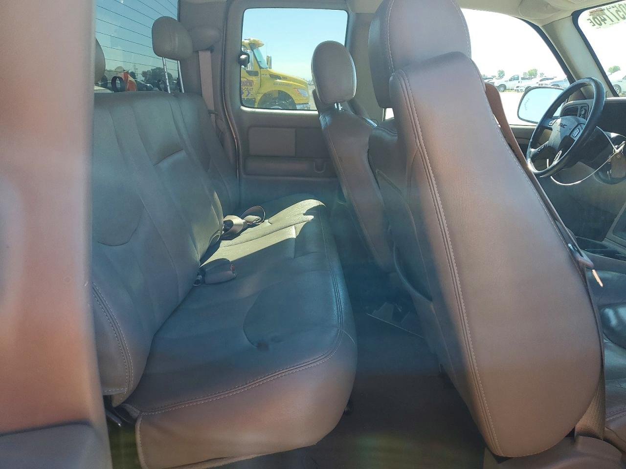 2004 GMC SIERRA