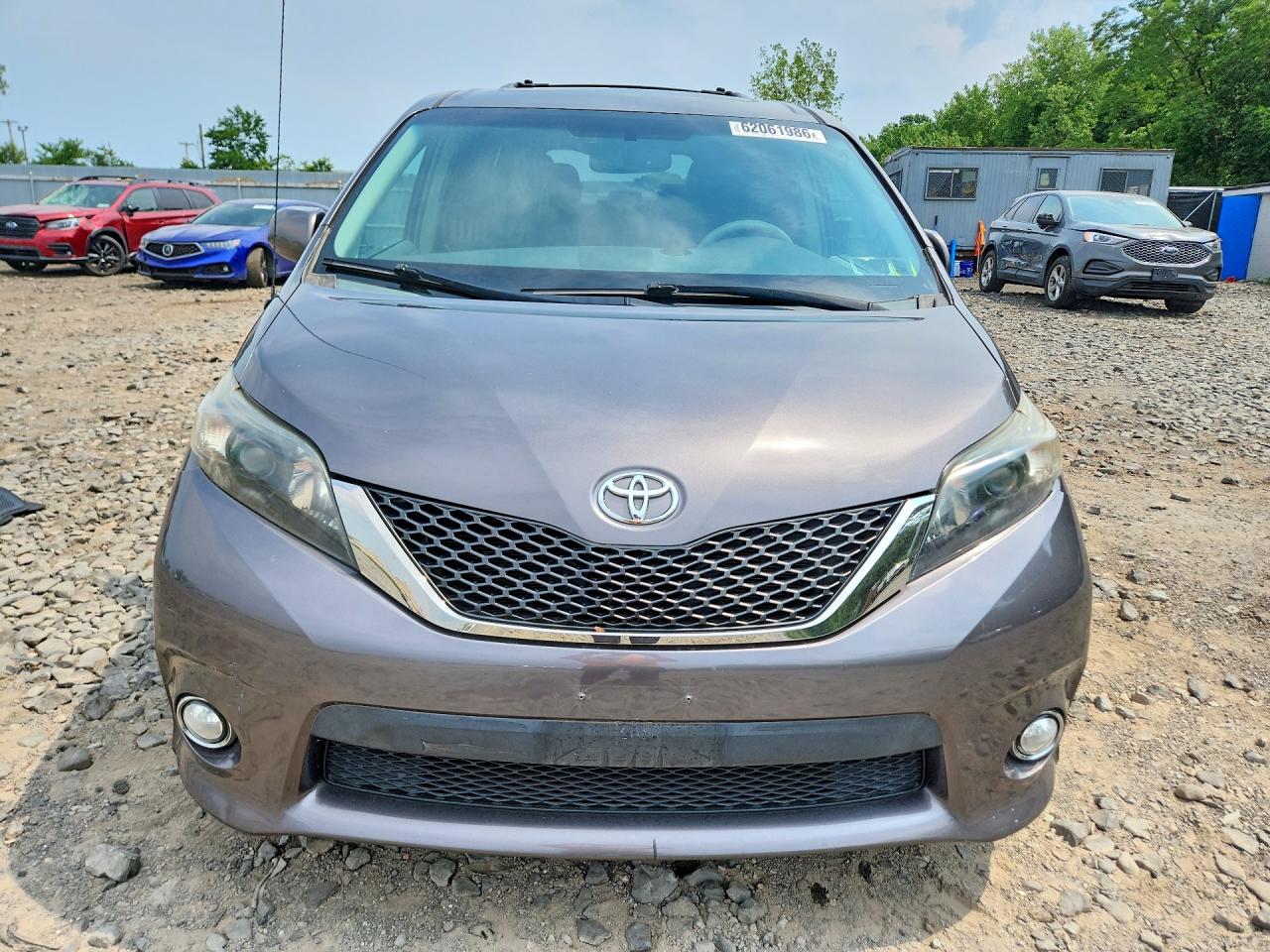 2013 TOYOTA SIENNA