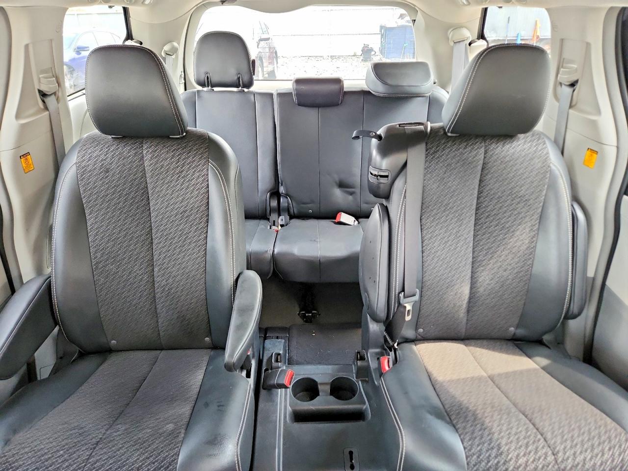 2013 TOYOTA SIENNA