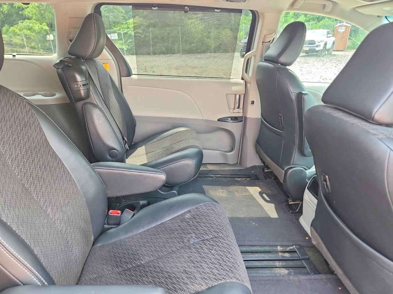 2013 TOYOTA SIENNA