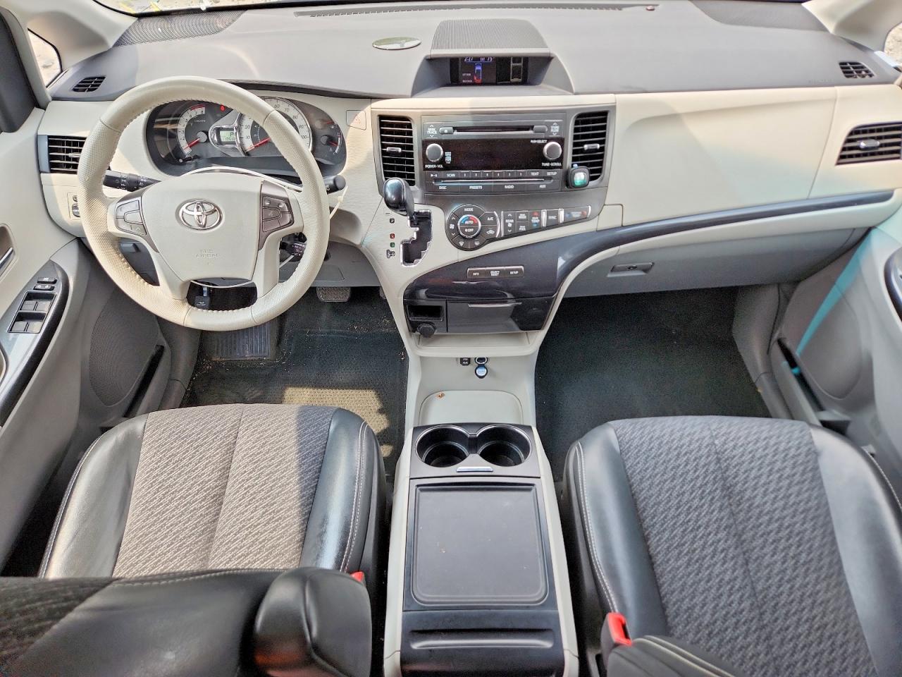 2013 TOYOTA SIENNA