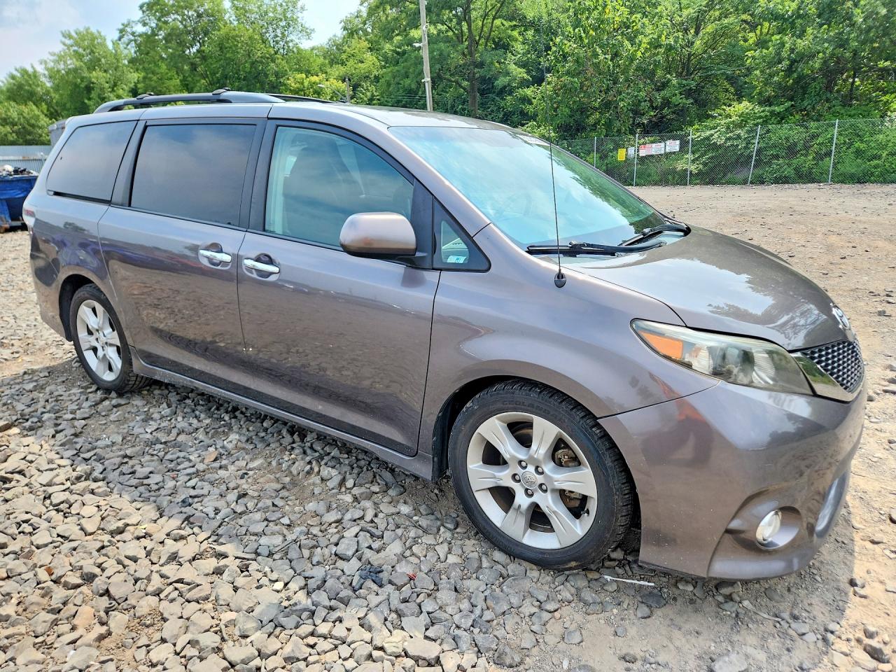 2013 TOYOTA SIENNA