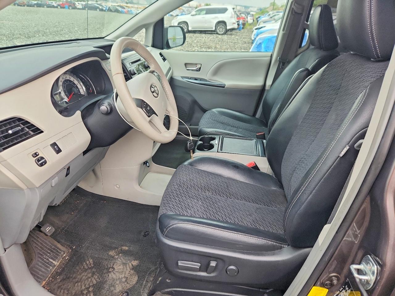 2013 TOYOTA SIENNA
