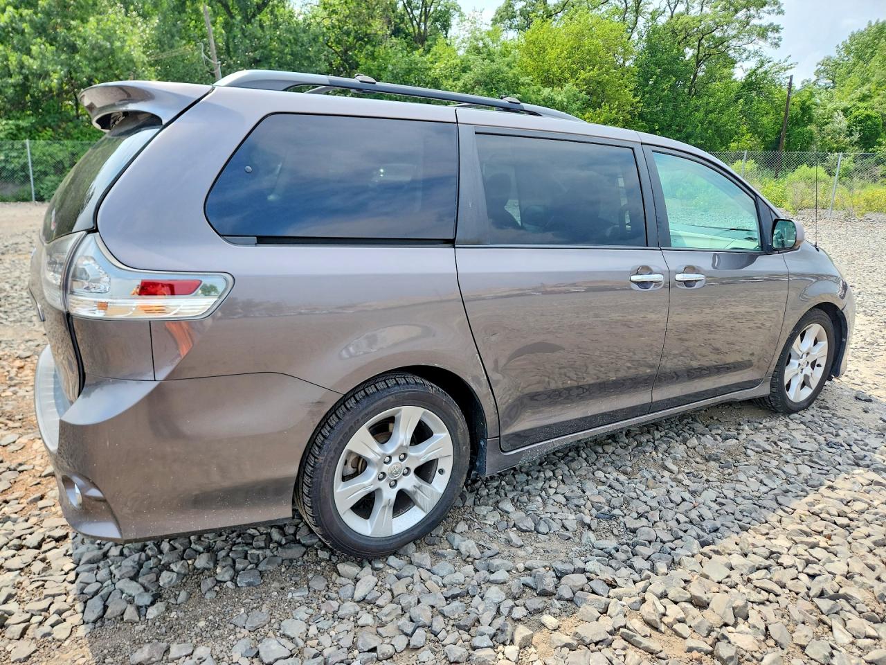 2013 TOYOTA SIENNA