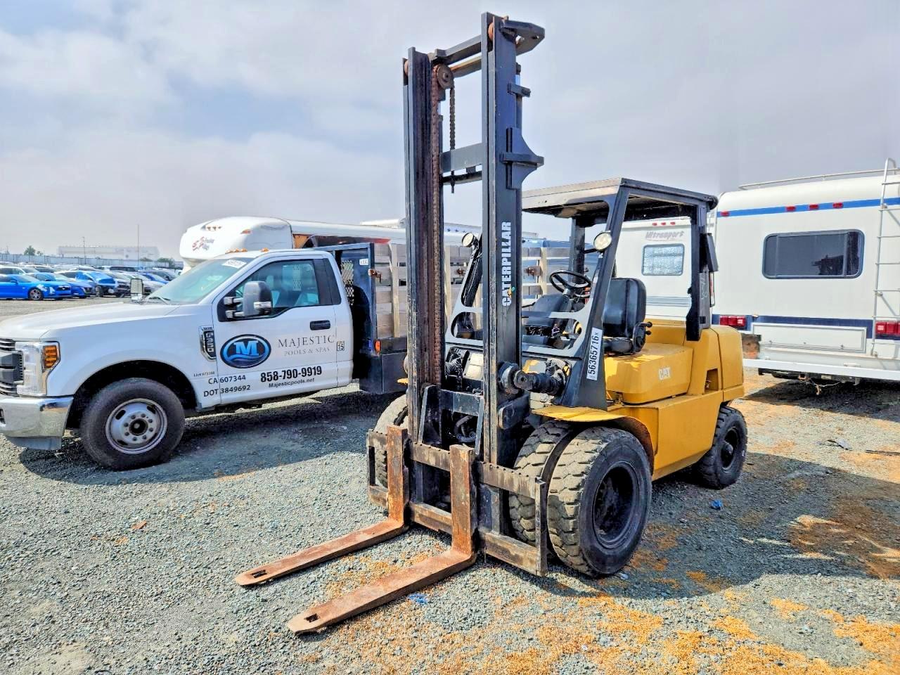 2000 CATERPILLAR FORKLIFT