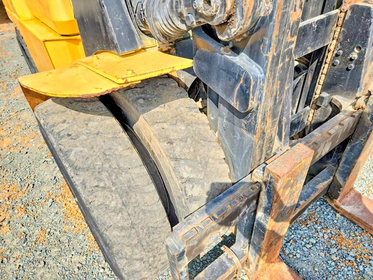 2000 CATERPILLAR FORKLIFT