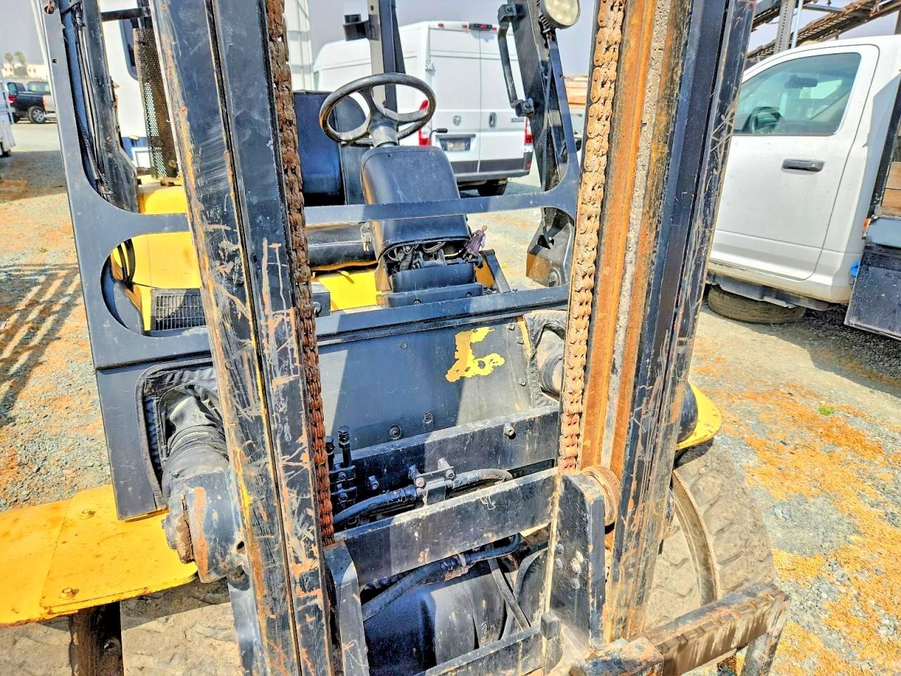 2000 CATERPILLAR FORKLIFT