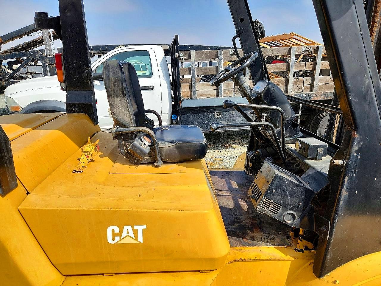 2000 CATERPILLAR FORKLIFT
