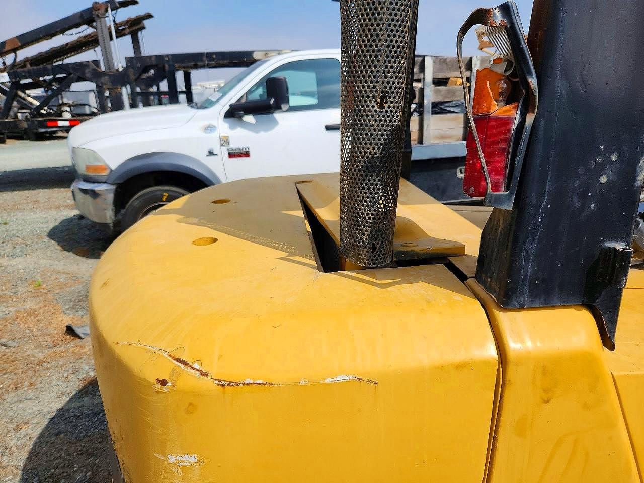 2000 CATERPILLAR FORKLIFT