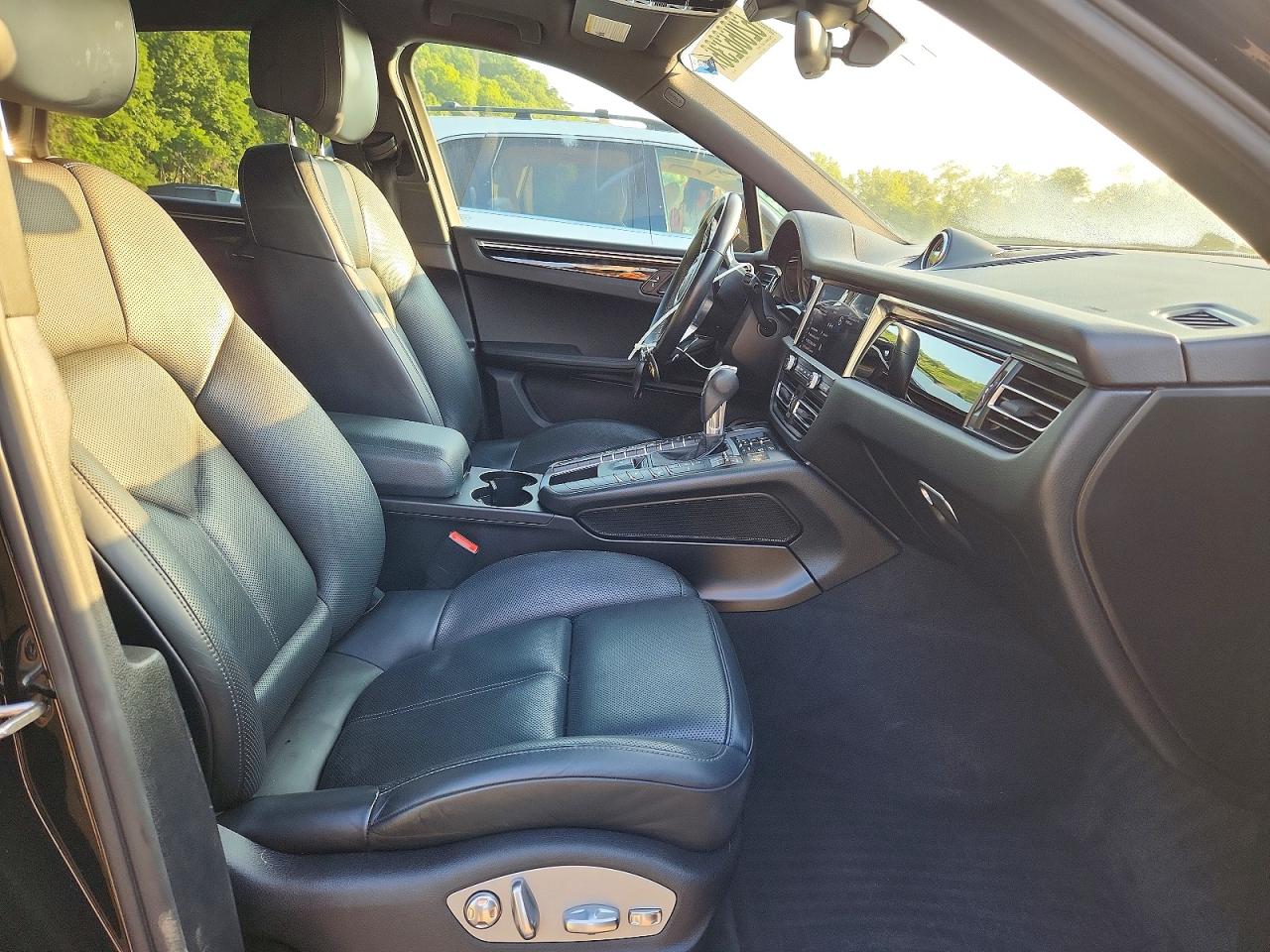 2021 PORSCHE MACAN