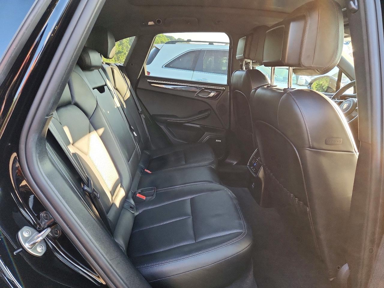2021 PORSCHE MACAN