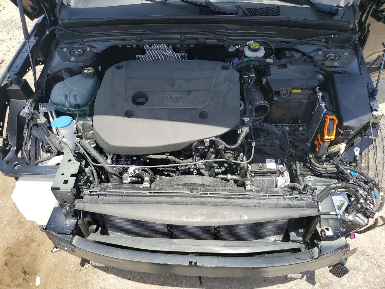 2026 VOLVO XC40