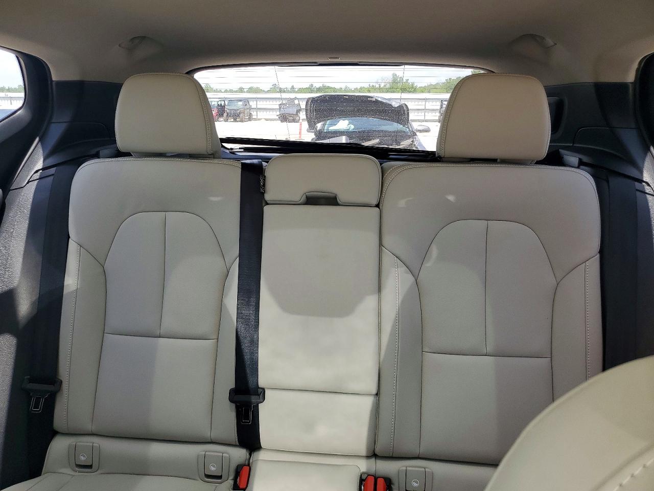 2026 VOLVO XC40