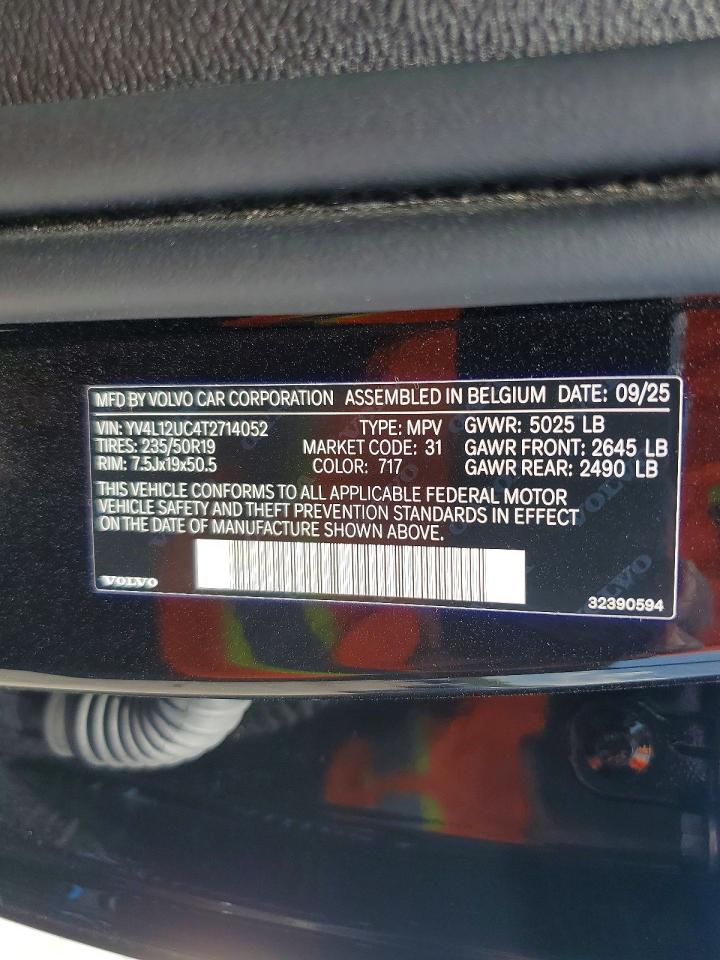 2026 VOLVO XC40