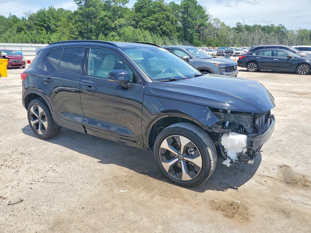 2026 VOLVO XC40