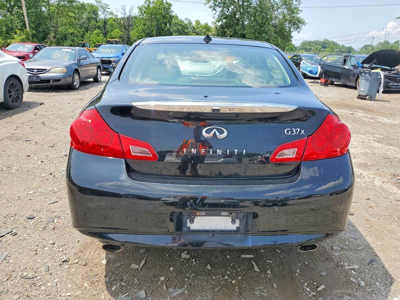 2013 INFINITI G37