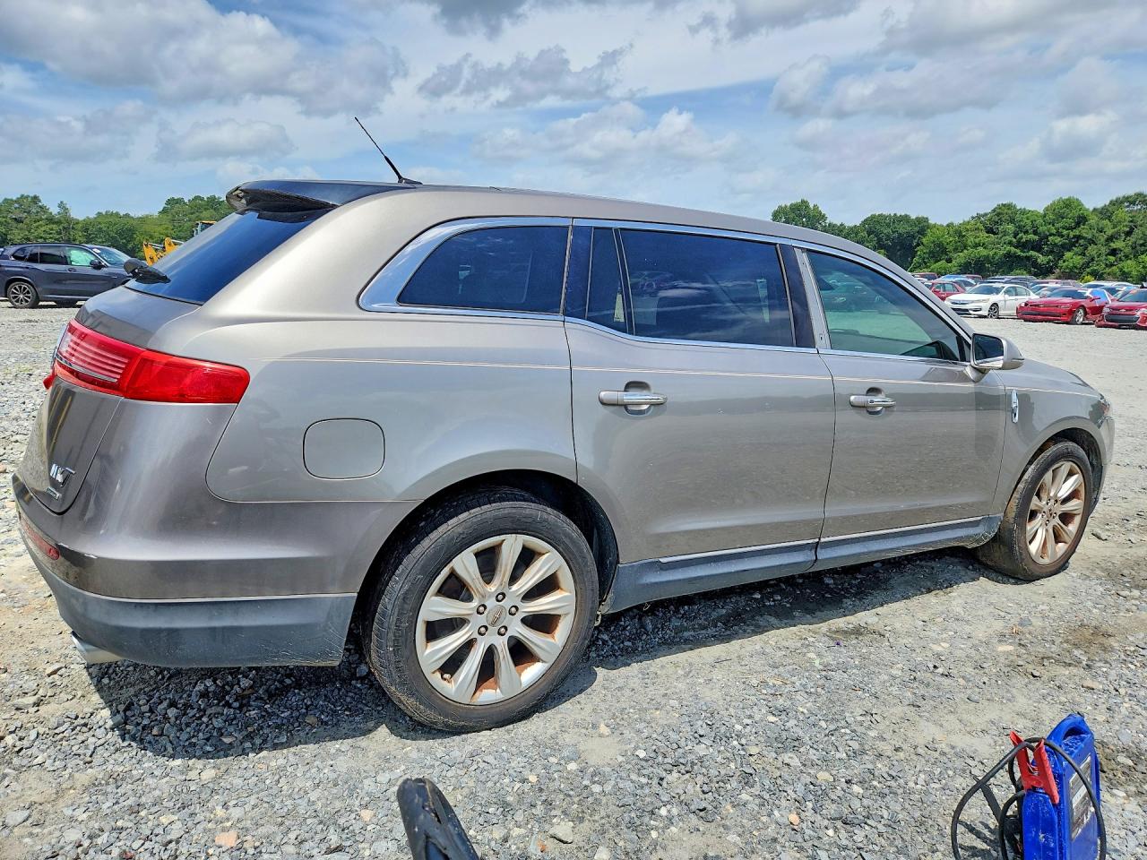2016 LINCOLN MKT