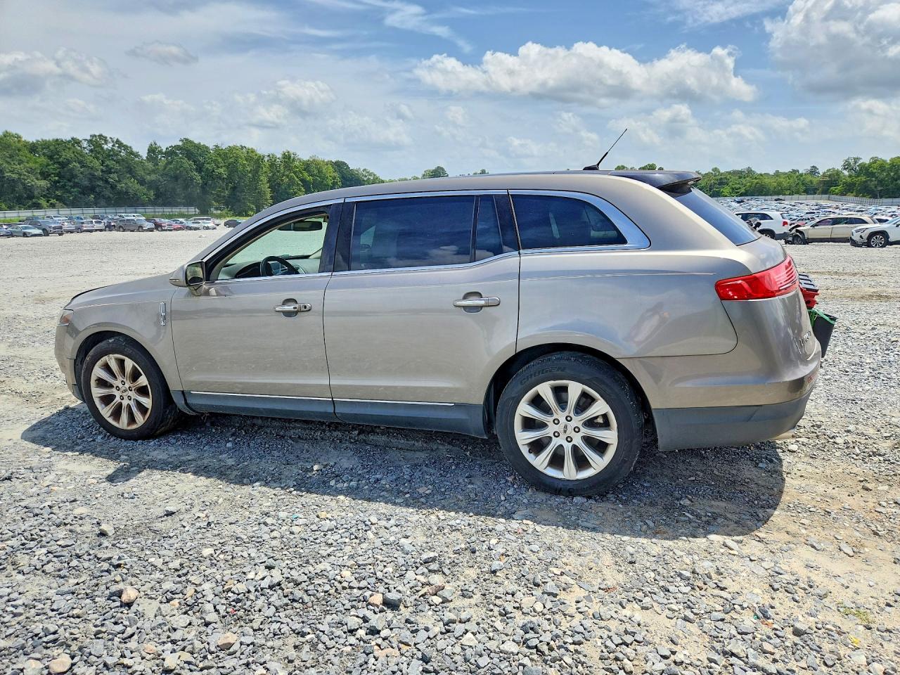 2016 LINCOLN MKT