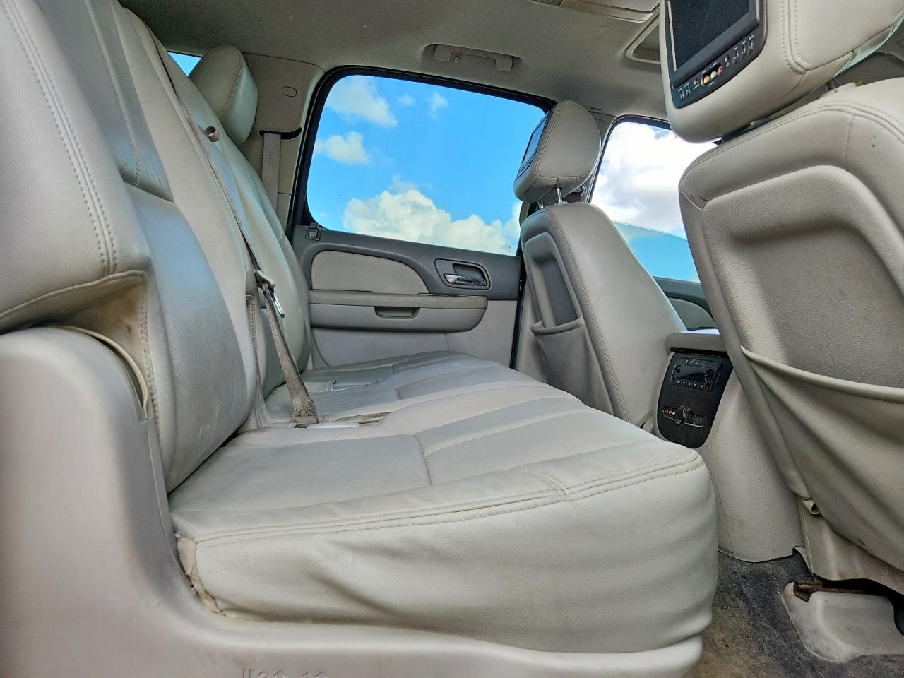 2013 CHEVROLET SUBURBAN
