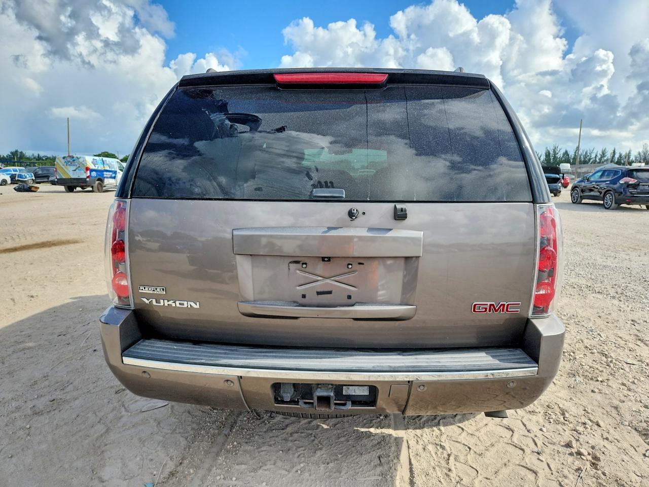 2011 GMC YUKON