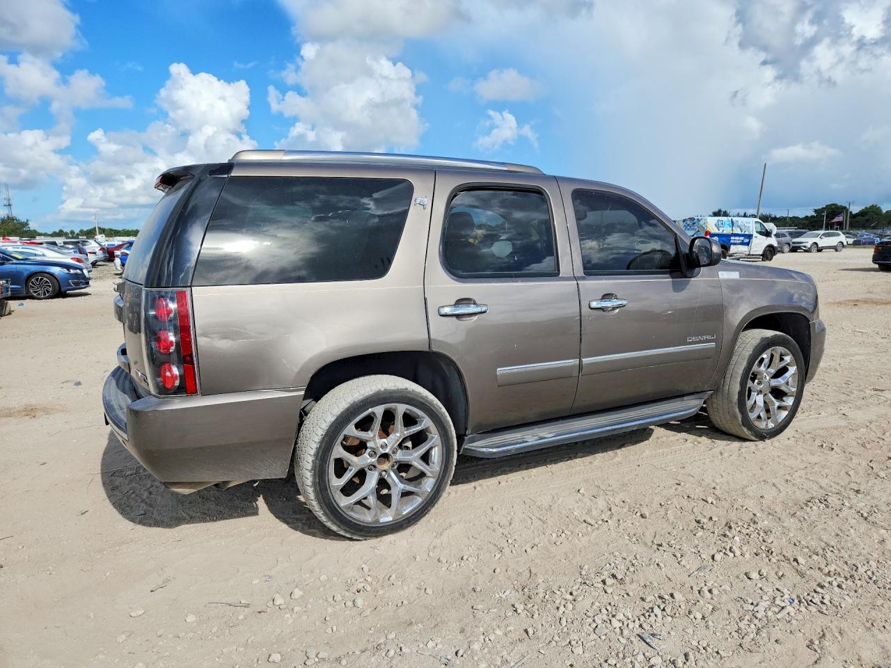 2011 GMC YUKON