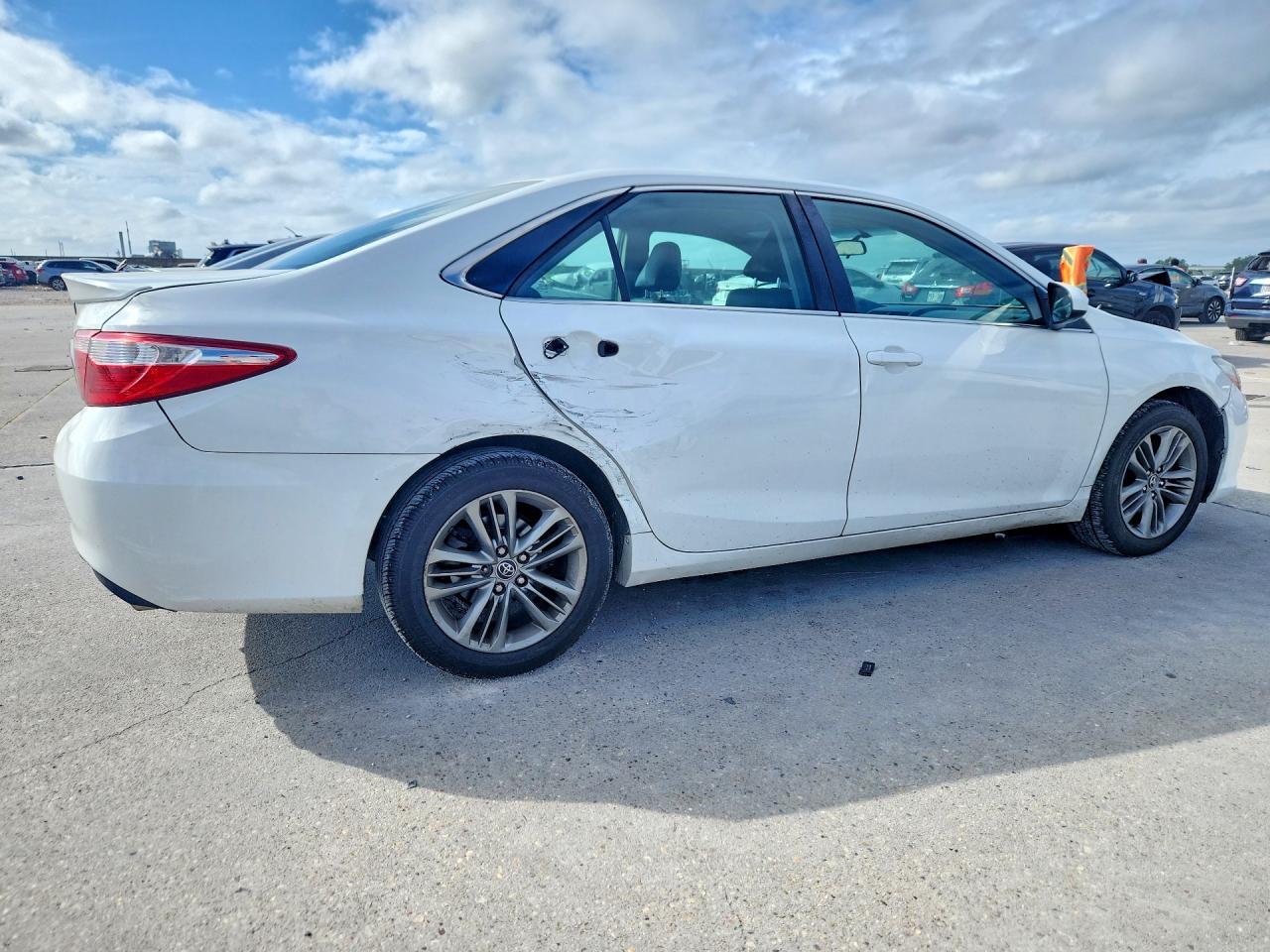 2016 TOYOTA CAMRY