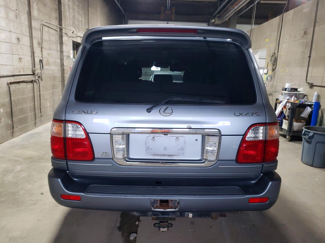 2005 LEXUS LX470