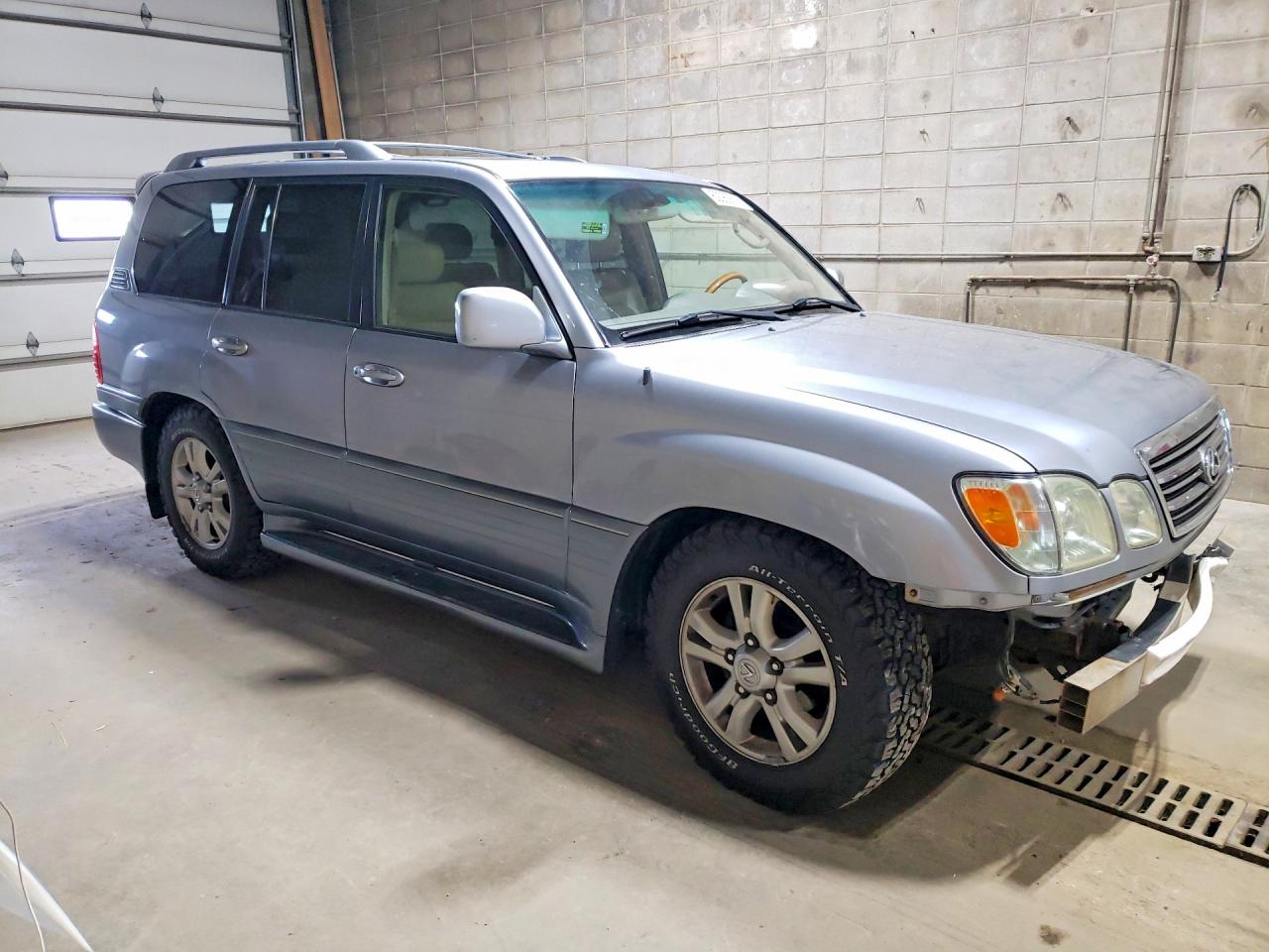 2005 LEXUS LX470
