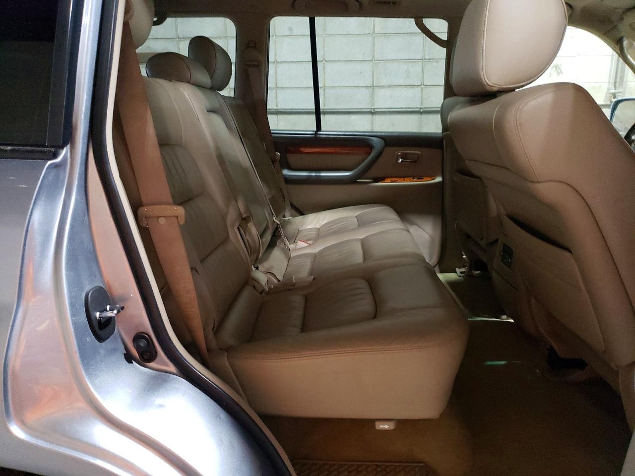 2005 LEXUS LX470