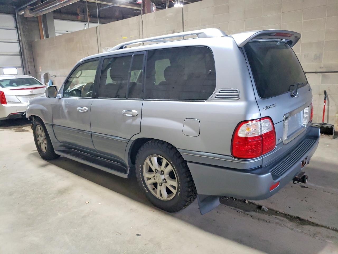 2005 LEXUS LX470