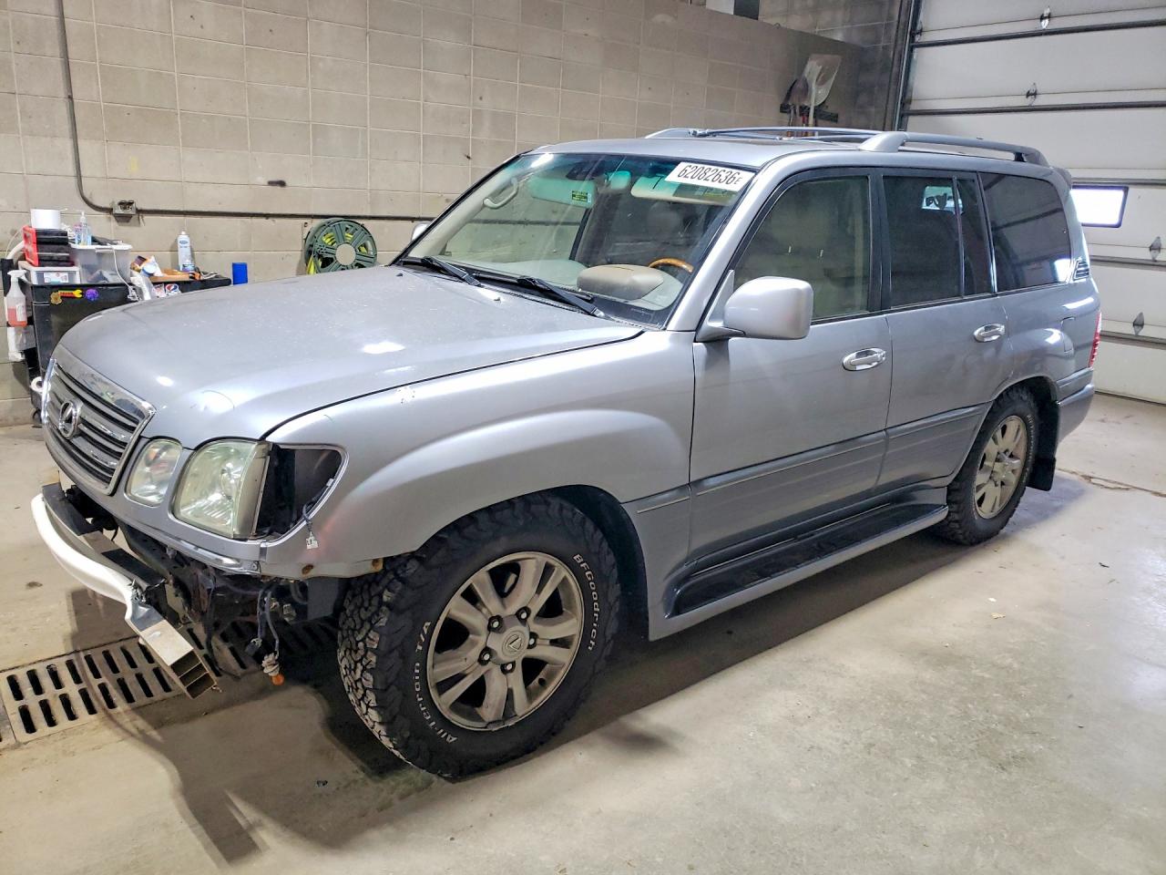 2005 LEXUS LX470