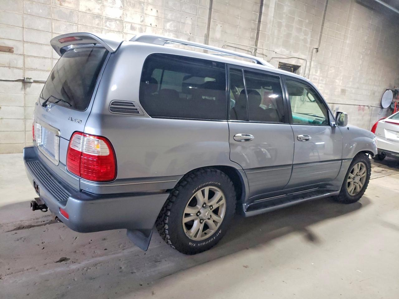 2005 LEXUS LX470