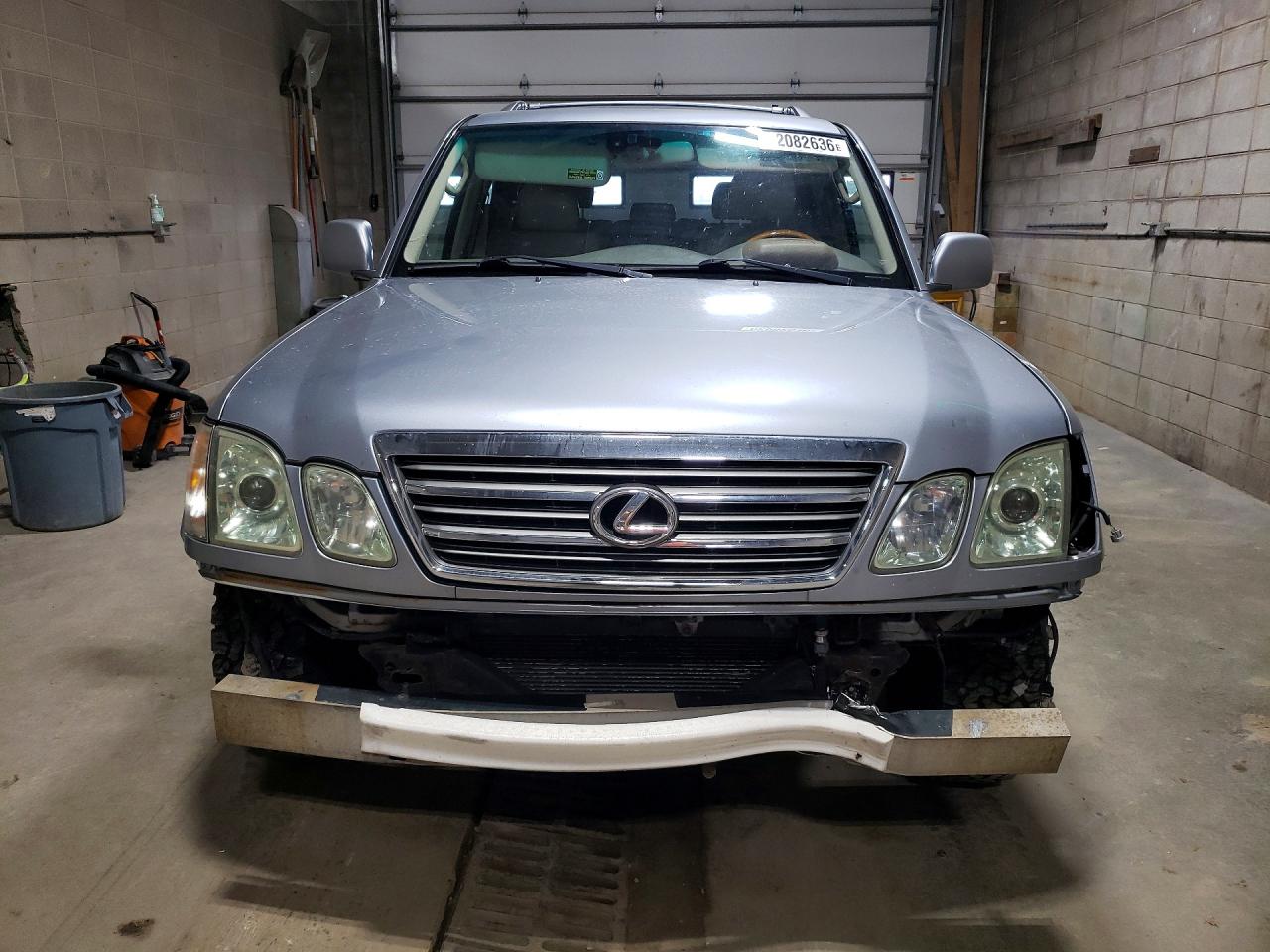 2005 LEXUS LX470