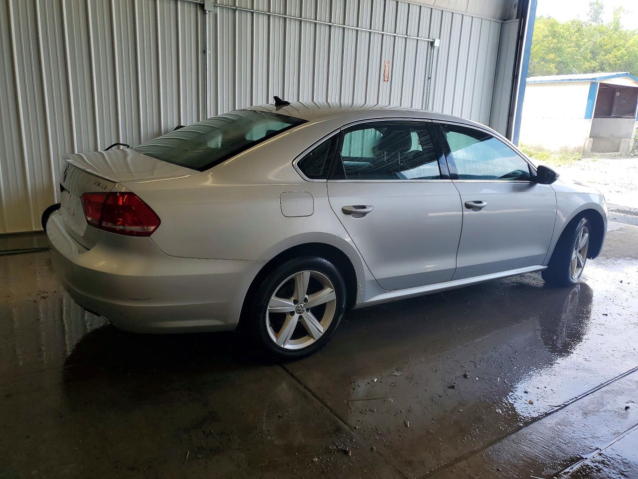 2012 VOLKSWAGEN PASSAT