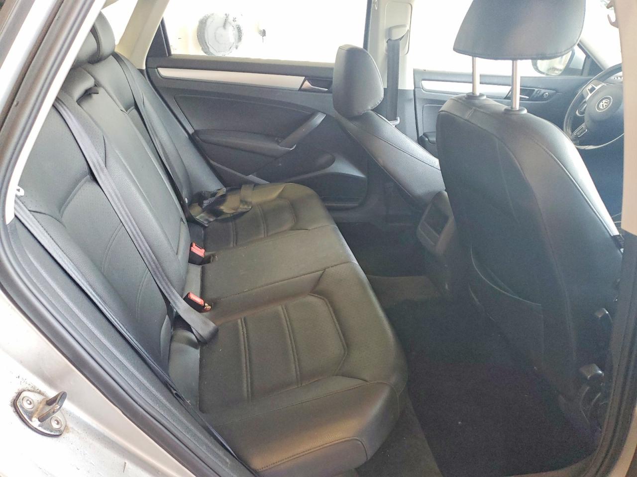 2012 VOLKSWAGEN PASSAT