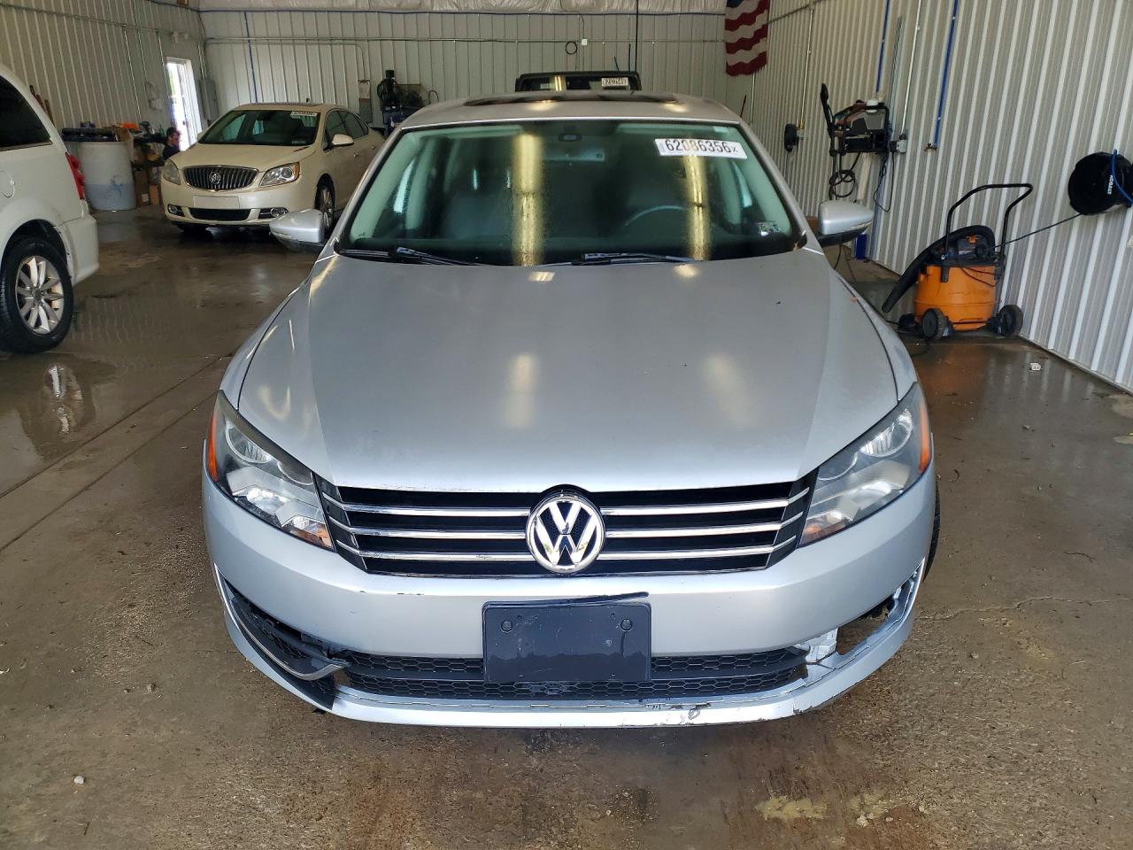 2012 VOLKSWAGEN PASSAT