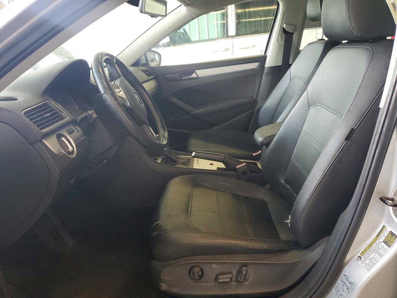 2012 VOLKSWAGEN PASSAT