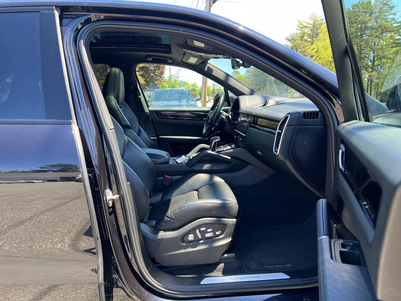 2019 PORSCHE CAYENNE