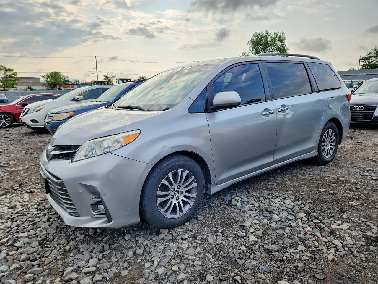 2018 TOYOTA SIENNA