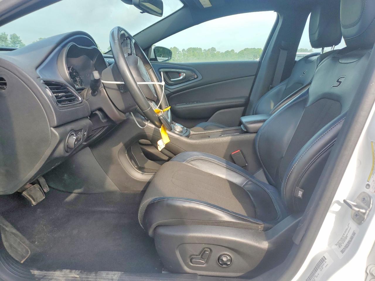 2015 CHRYSLER 200