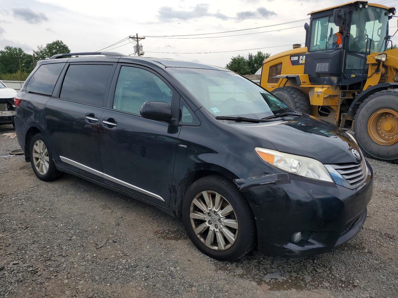 2017 TOYOTA SIENNA